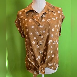 No Boundaries Brown 1/4in sleeve V-Neck with Tie in Center at Waist Mushroom Des